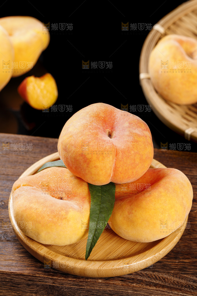 碟子里的纽扣蟠桃