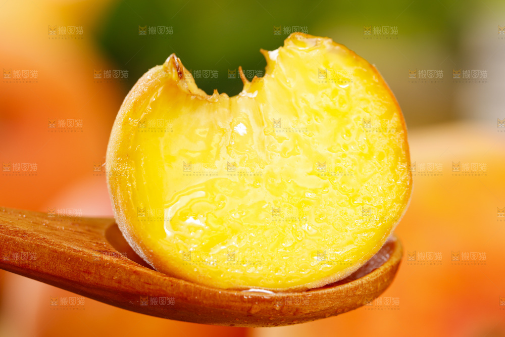 浅底上放着山东纽扣毛蟠桃