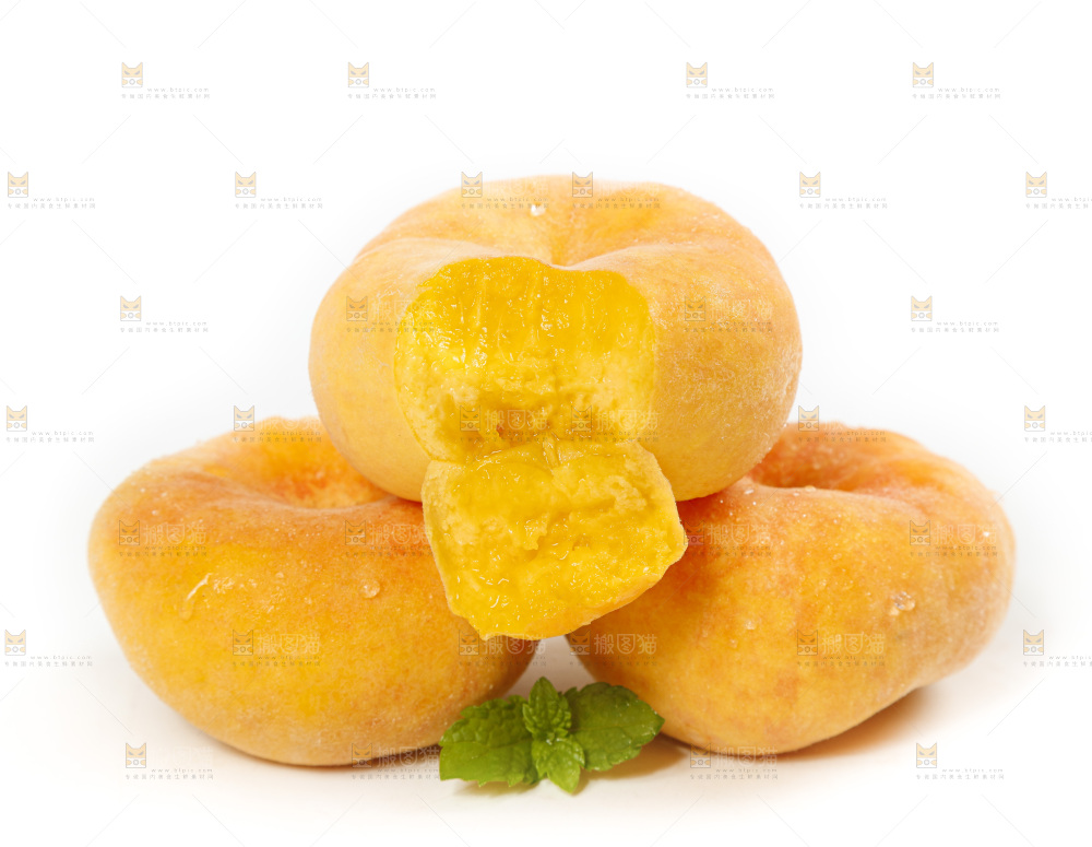 白底上的蒙阴毛蟠桃