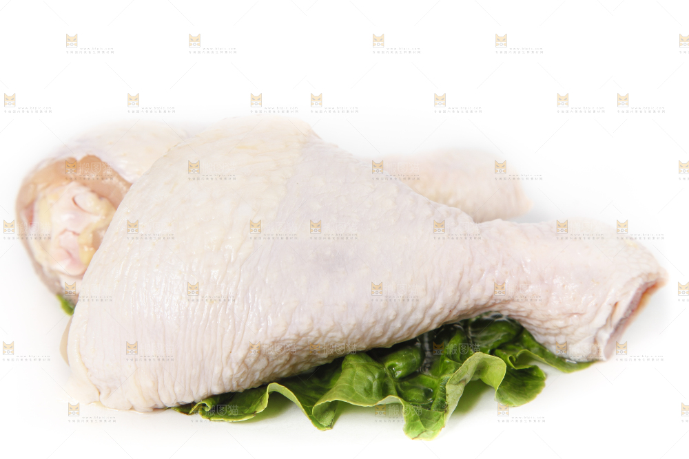 白底上放着大鸡腿