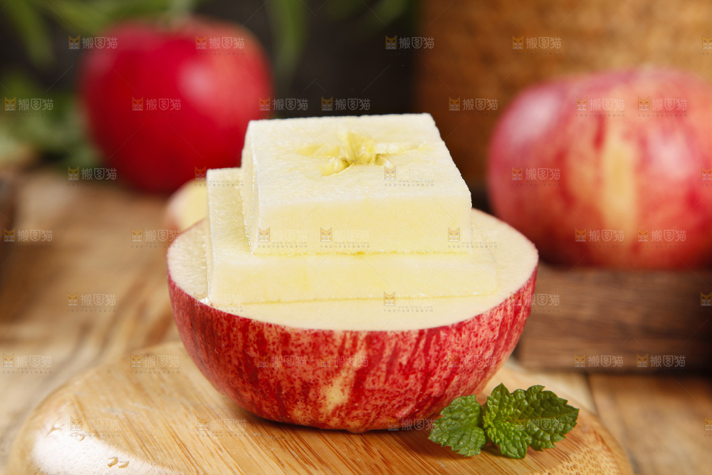 木板上的陕西红富士苹果