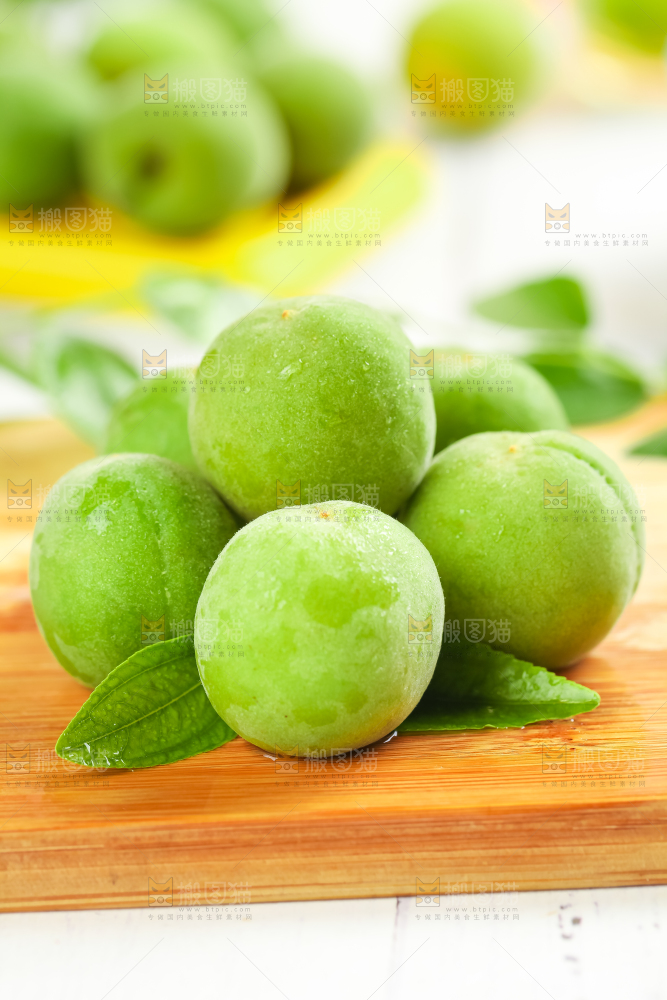 板子上的高山青梅