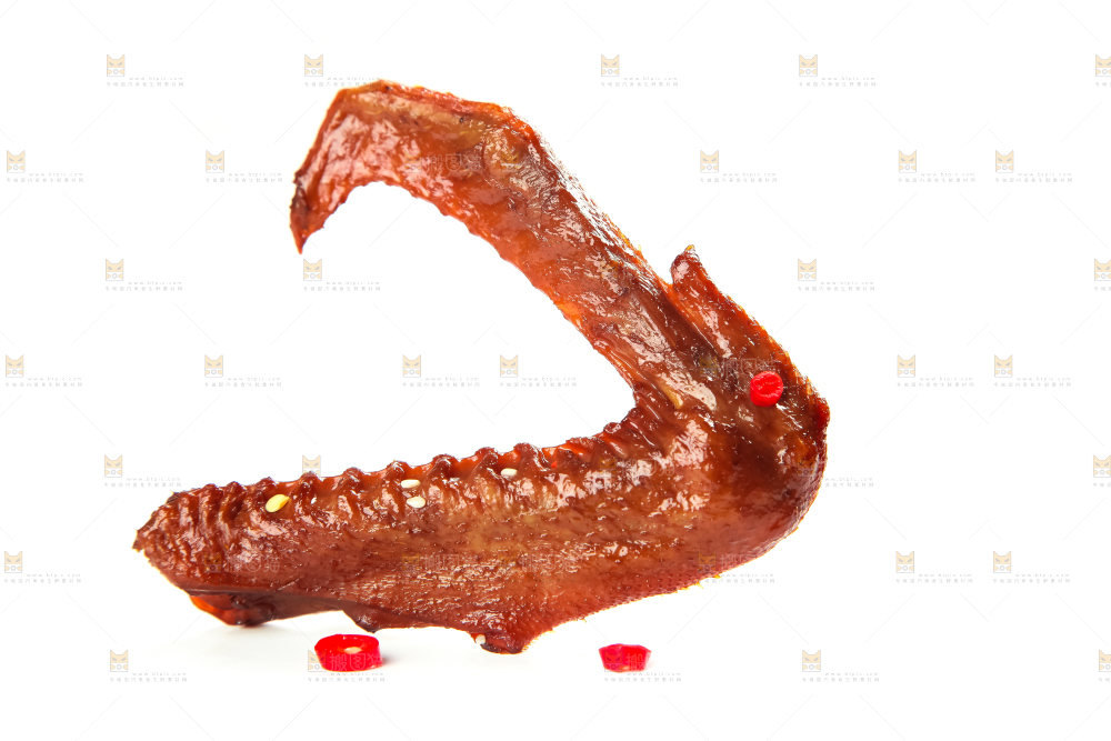 白底上放着酱香鸭翅