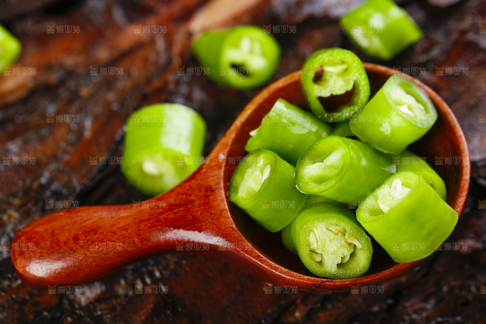 深底上的二荆条辣椒