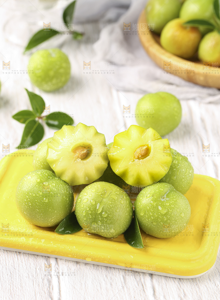 木板上的四川脱骨李子