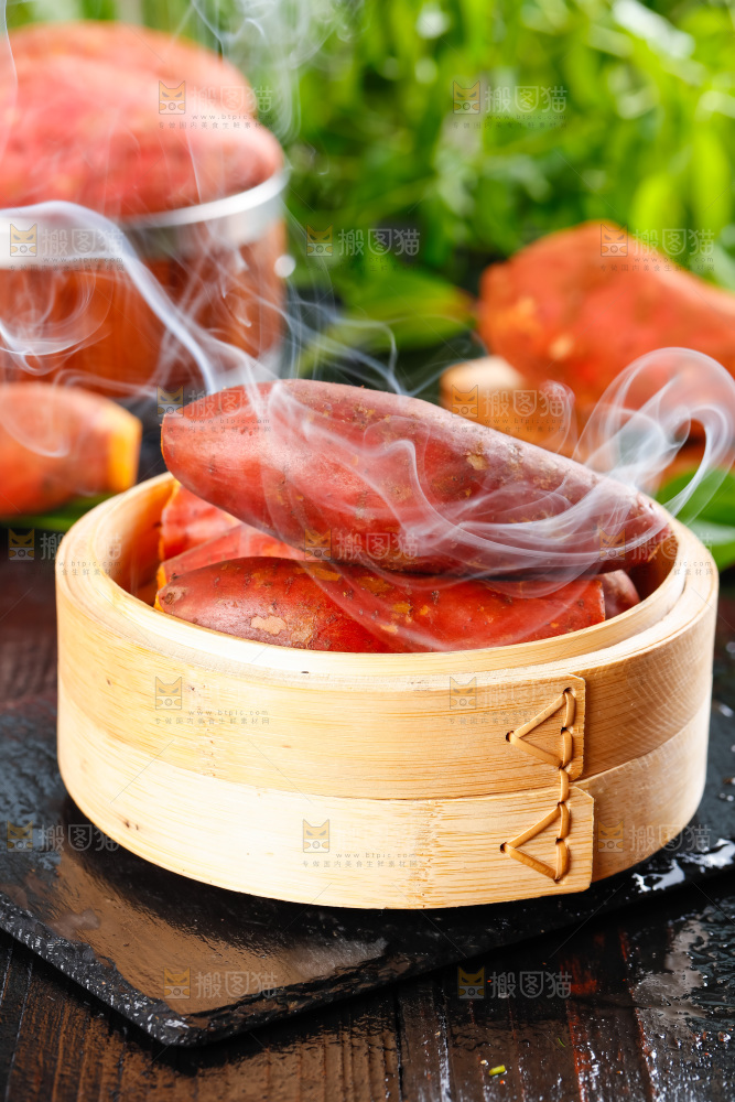 蒸笼里装着红心地瓜