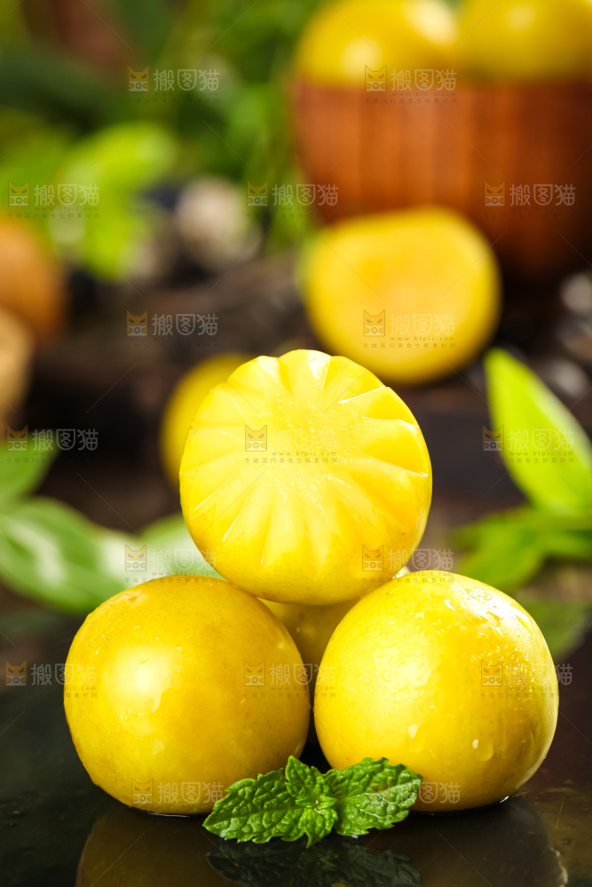 石板上的黄金李子