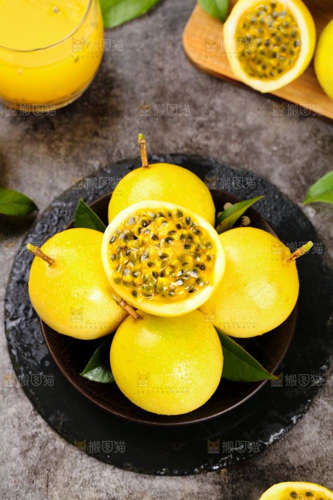 石板上放着福建黄金百香果