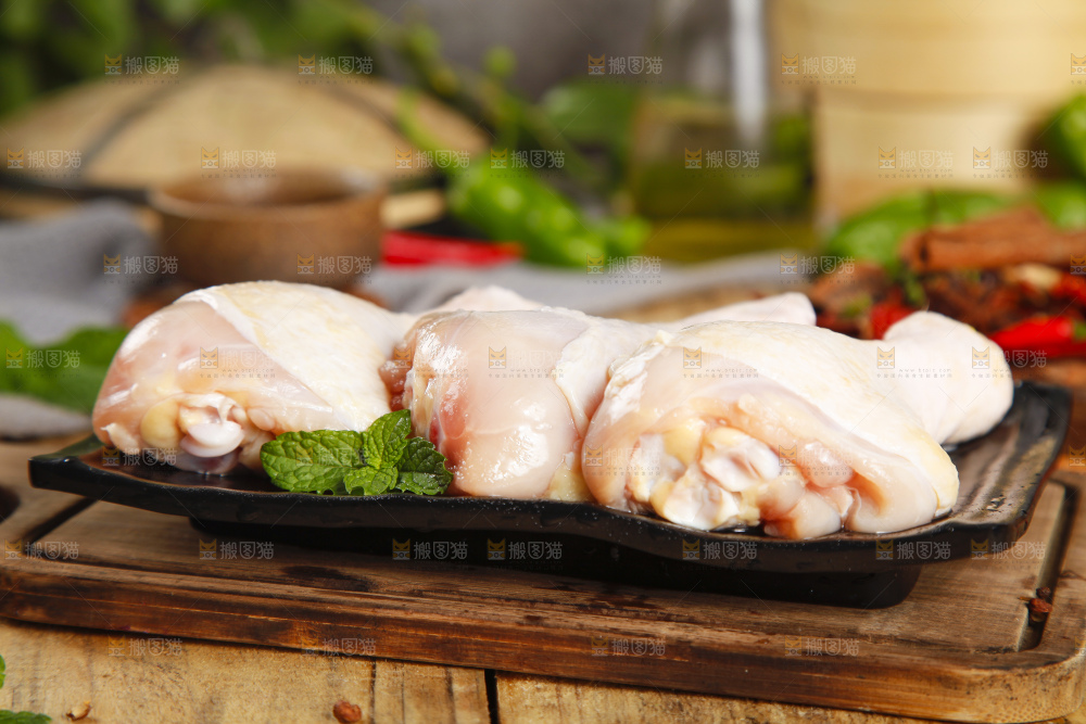 盘里里的大鸡腿