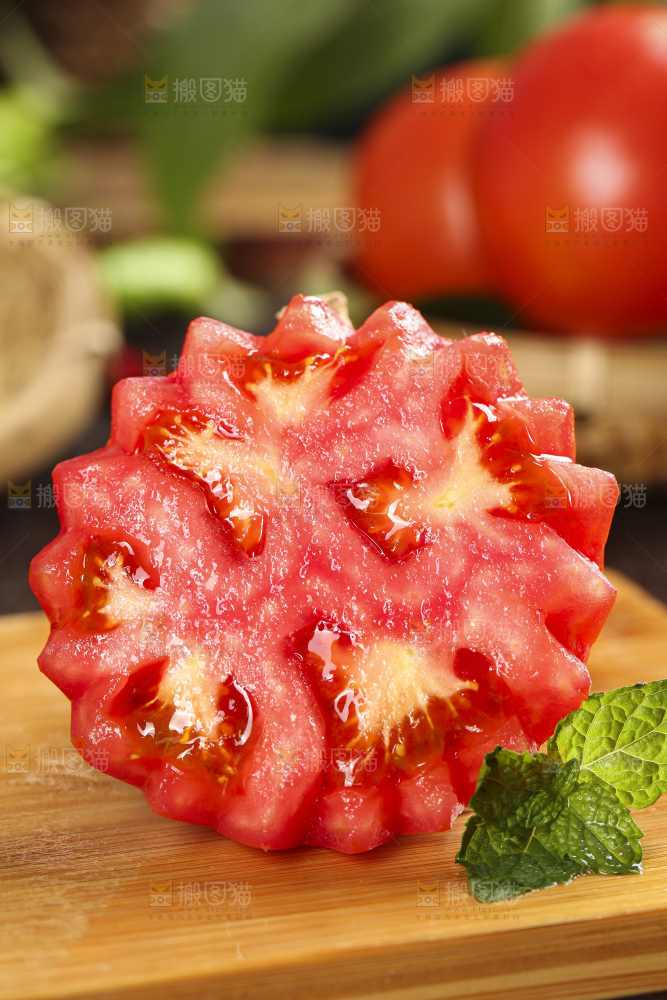 木板上的山东西红柿