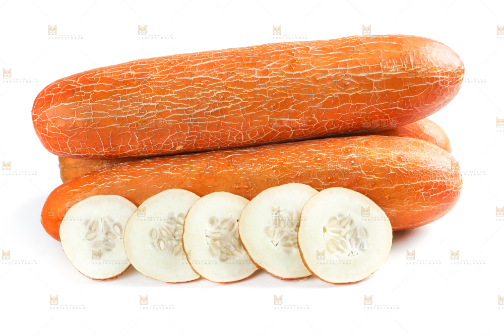 白底上放着老黄瓜果肉