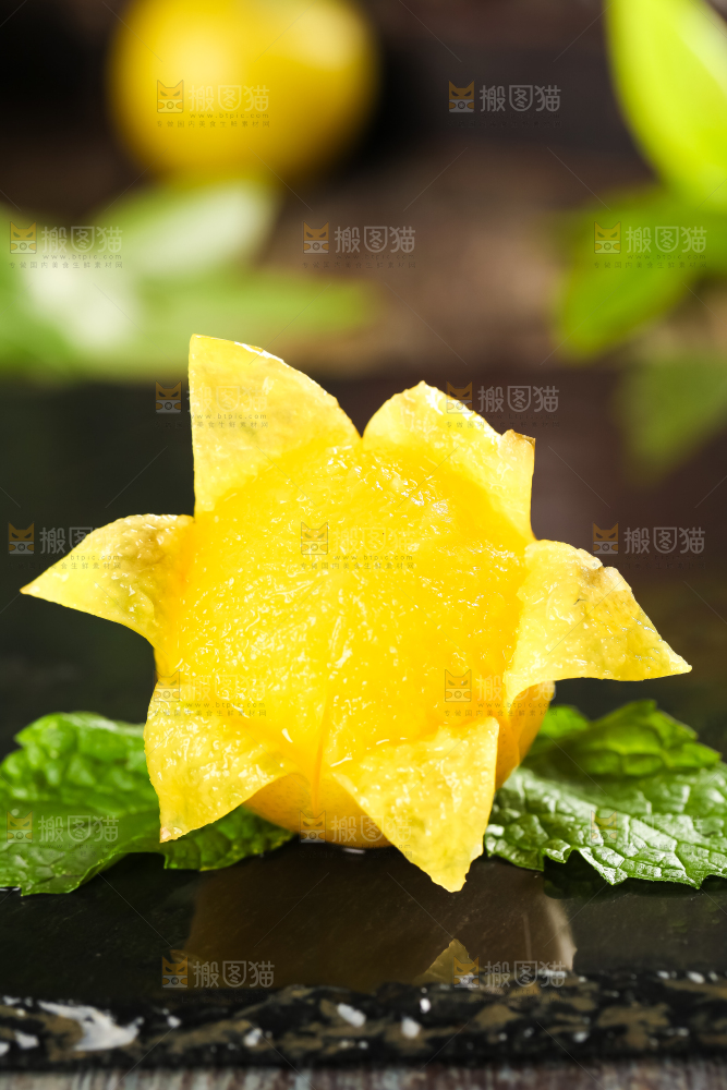 石板上的黄金李子