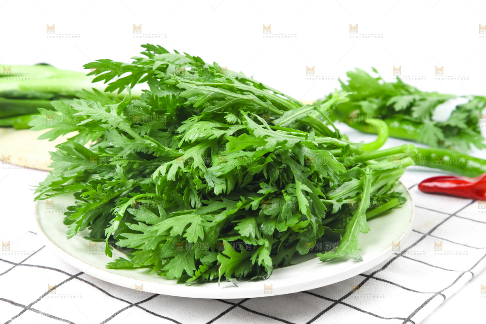 盘子里装着茼蒿