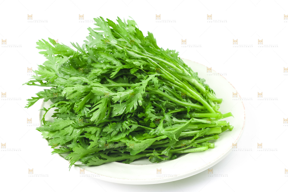 盘子里装着茼蒿