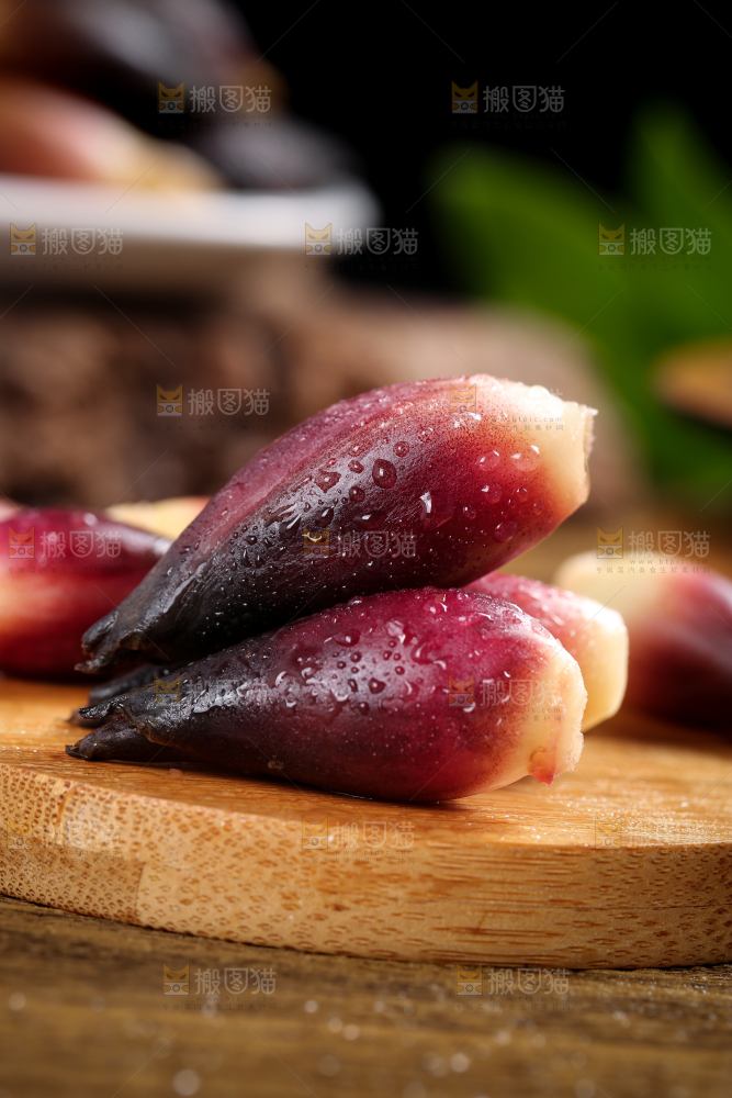 木底上摆放着洋火姜