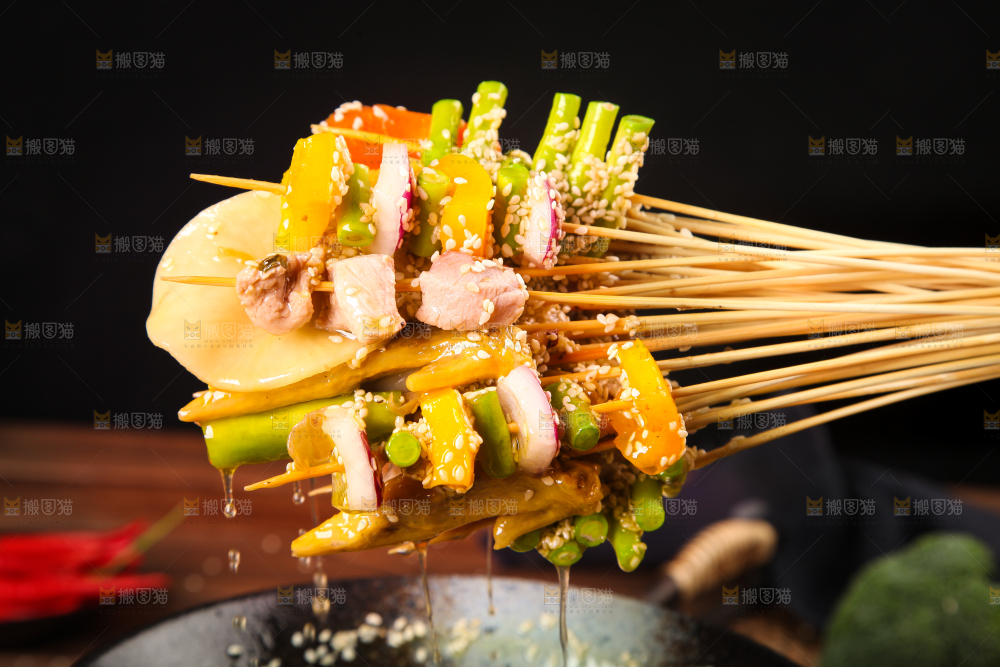 深底上摆放着冷锅串串
