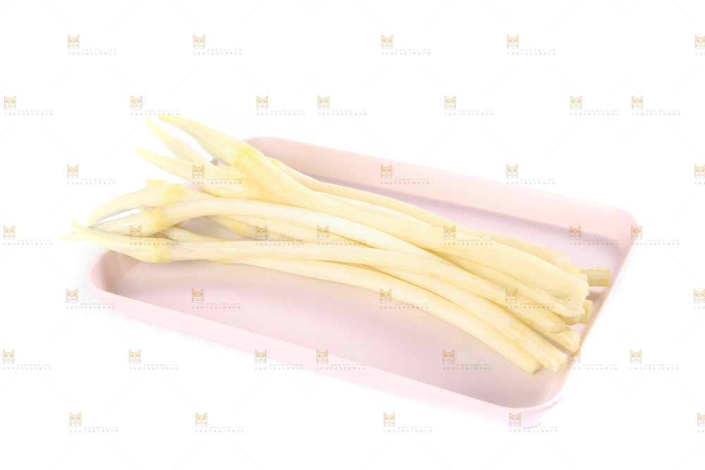 碟子里装着藕带