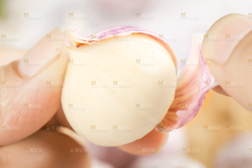 手里拿着独蒜