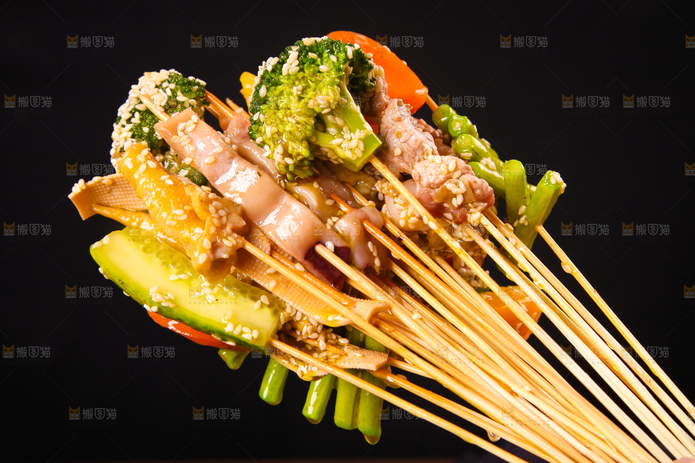 深底上摆放着冷锅串串