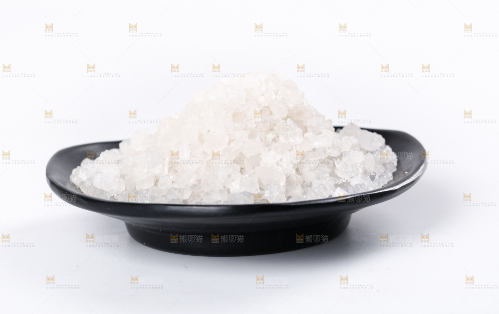 盘子里装着海盐