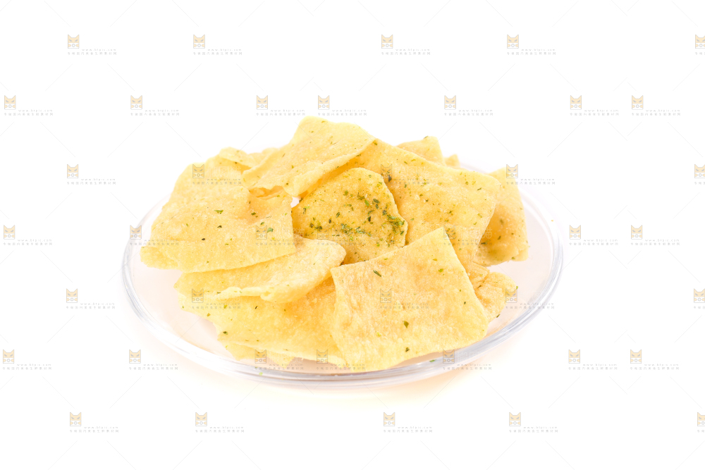 碟子里装着薯片