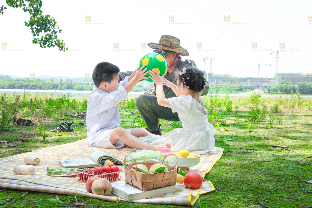 小孩子正在游玩