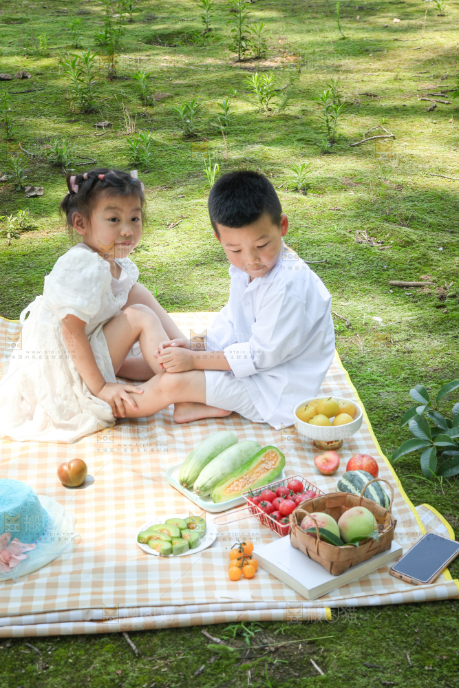 小孩子正在玩耍