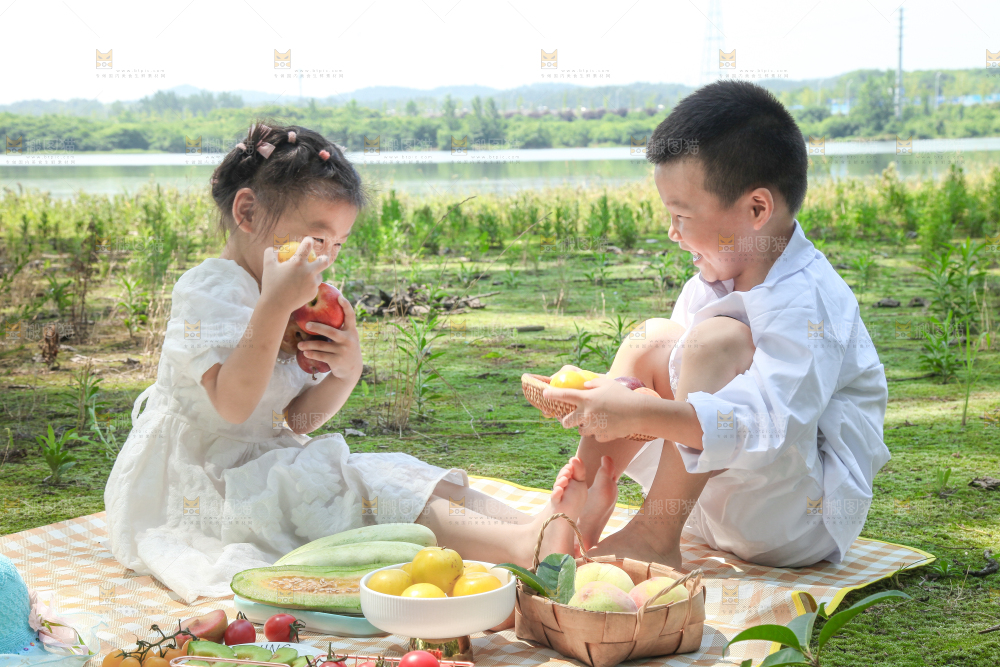 小孩子正在玩耍