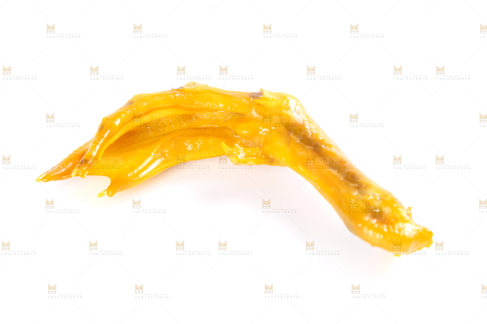 白底上摆放着盐焗鸭掌