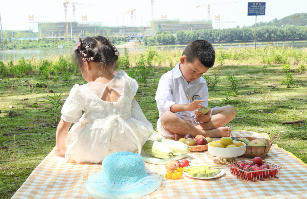 小孩子正在玩耍
