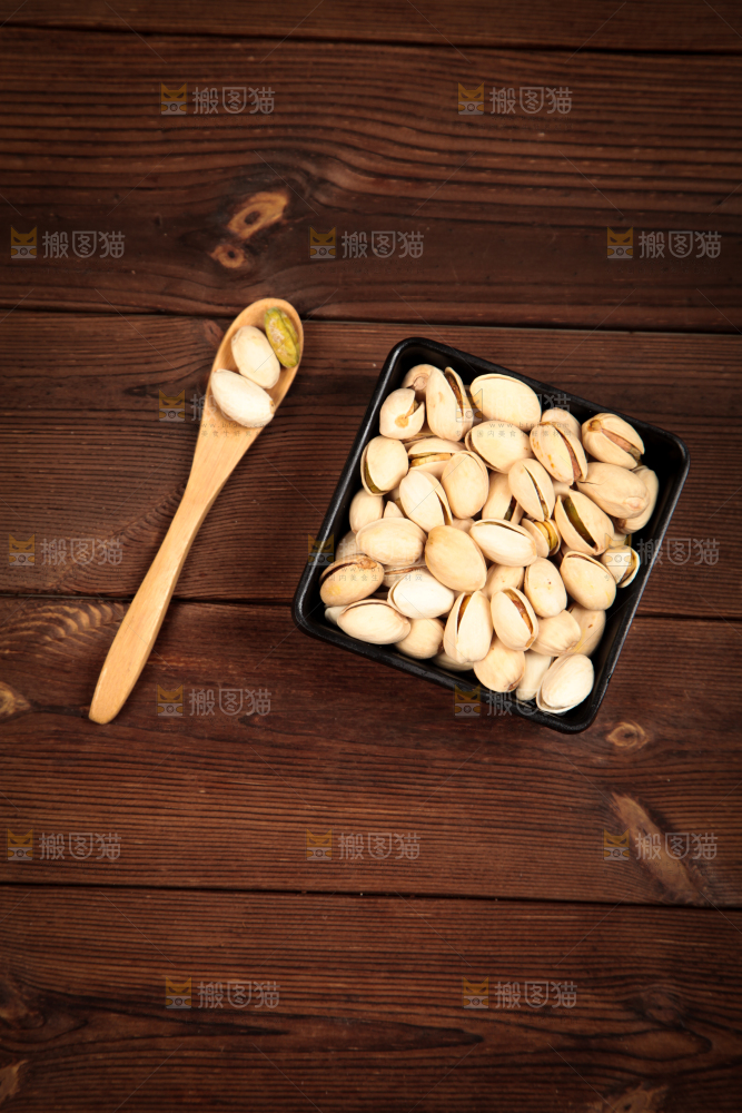 深底上的干果素材
