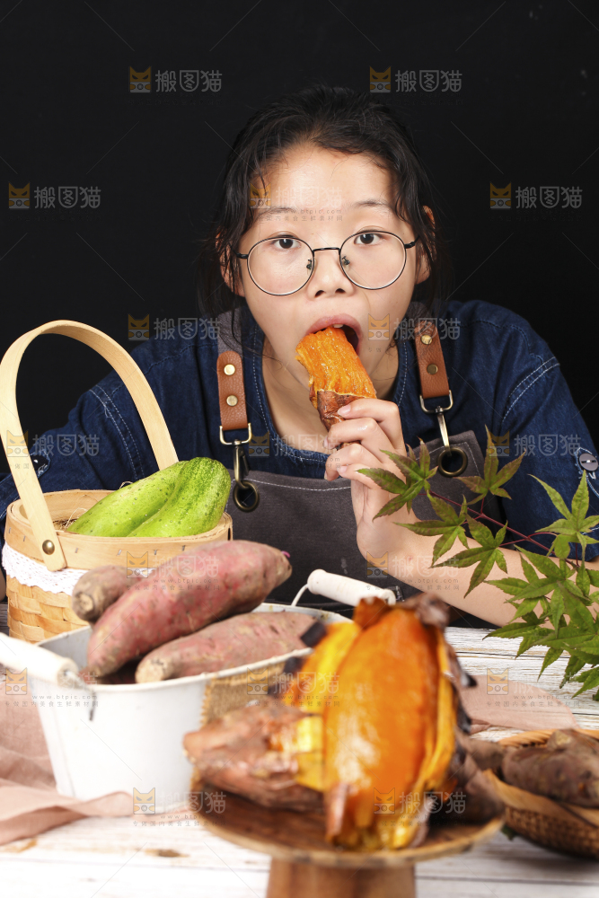 木底上摆放着烟薯25号