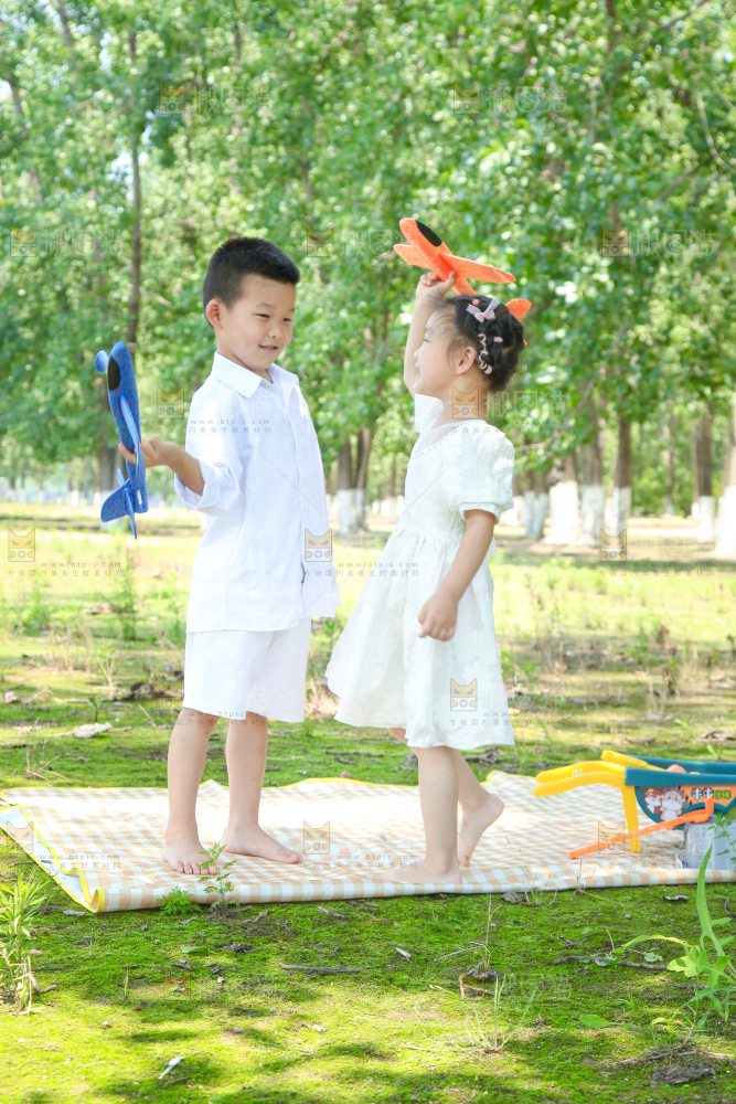 小孩子正在玩耍