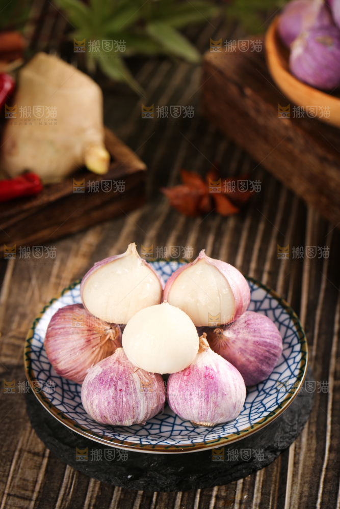 盘子里装着独蒜