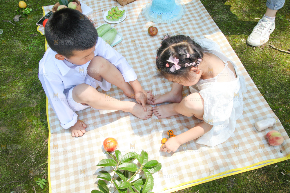 小孩子正在玩耍