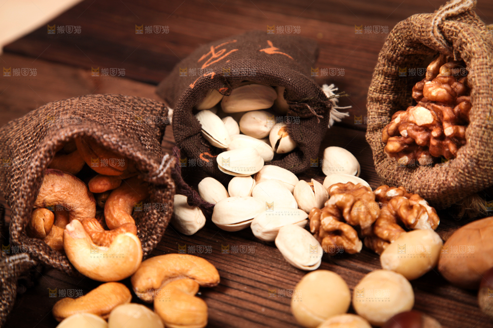 深底上的坚果素材