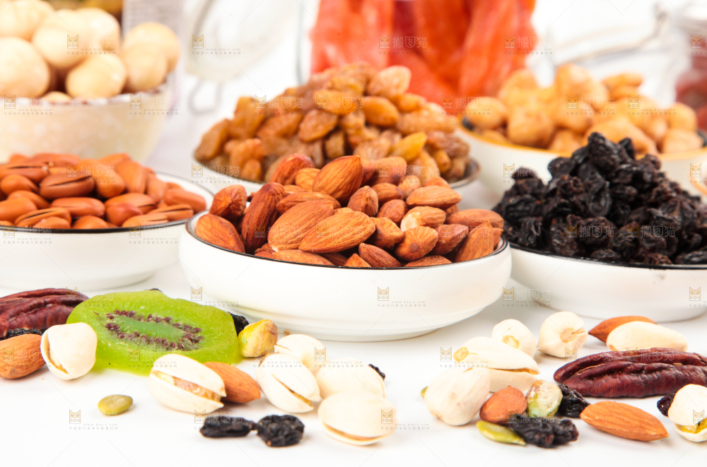 白底上的坚果素材