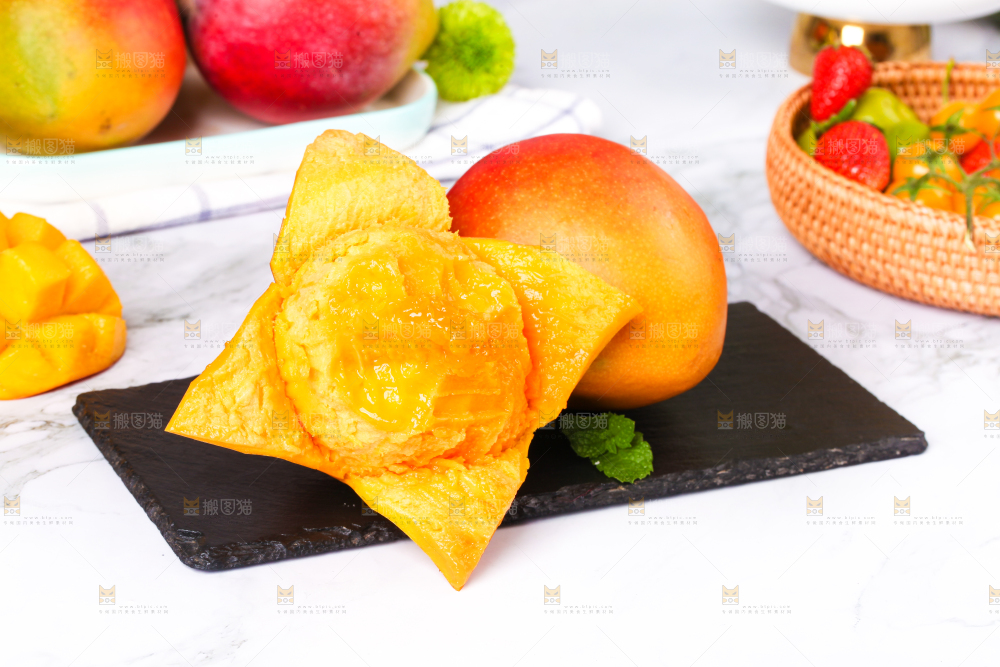 黑石板上放着爱文芒