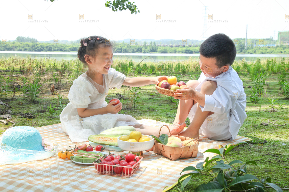 小孩子正在玩耍