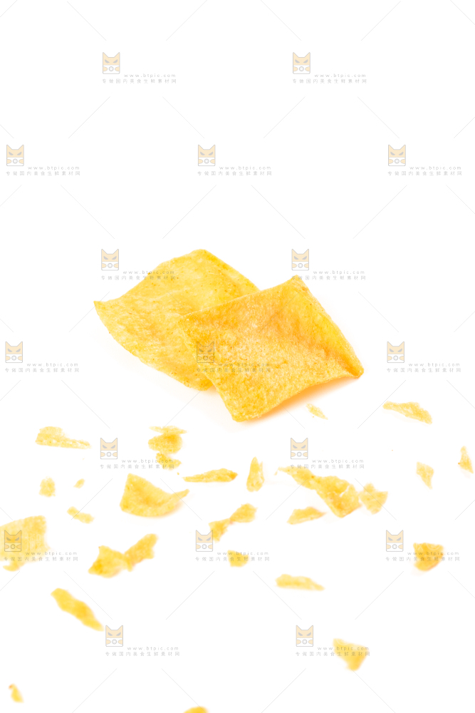 白底上摆放着薯片