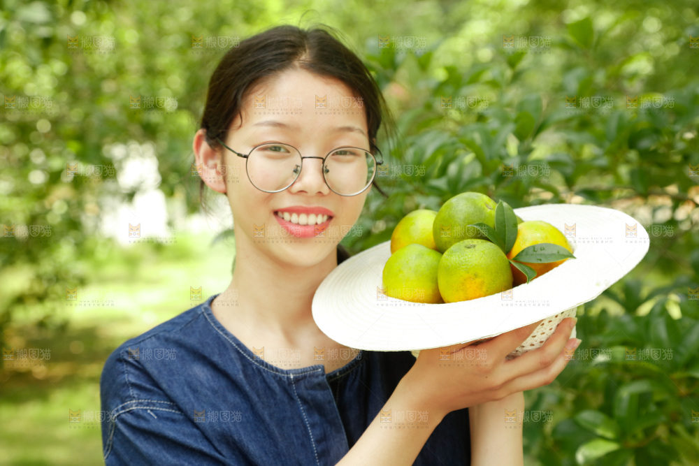 帽子里装着夏橙