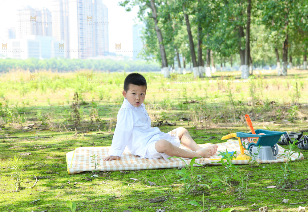 小孩子正在玩耍