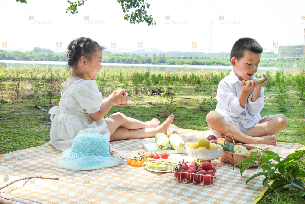 小孩子正在玩耍