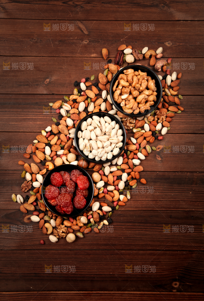 木底上的干果素材