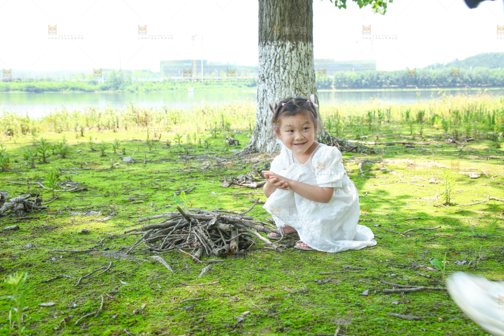 小孩子正在玩耍