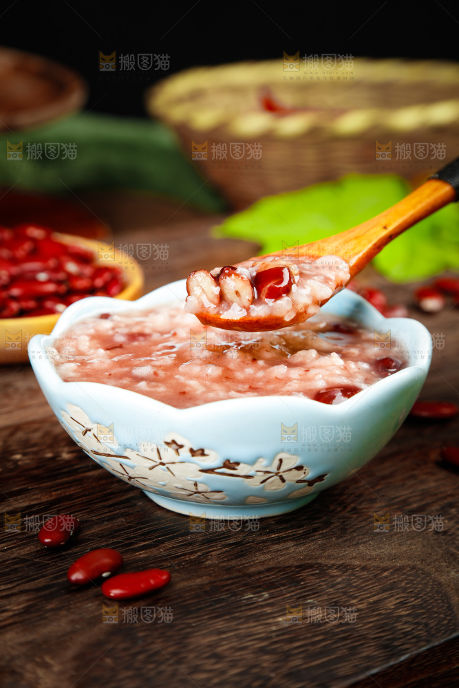 碗里装着红豆粥