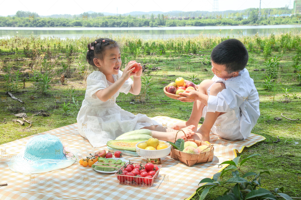 小孩子正在玩耍