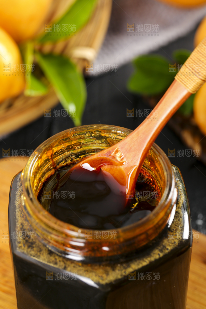 瓶子里装着枇杷梨膏