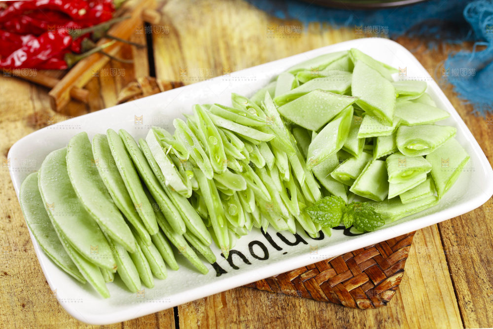 碟子里装着扁豆