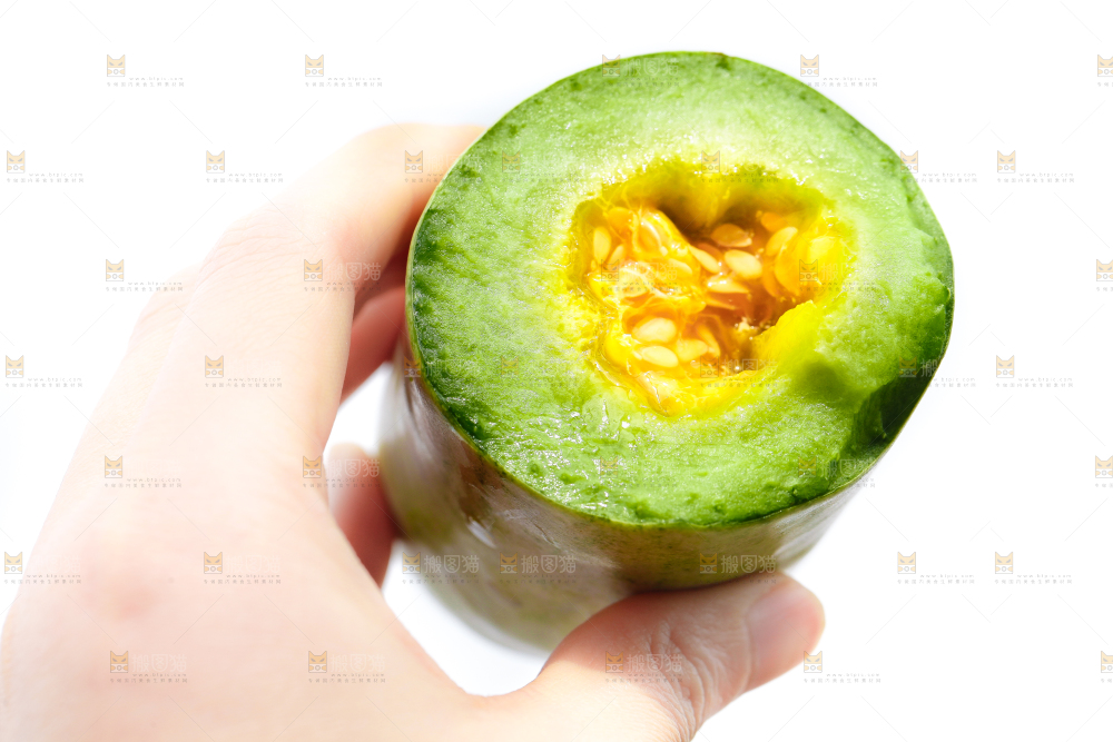 手里拿着羊角蜜